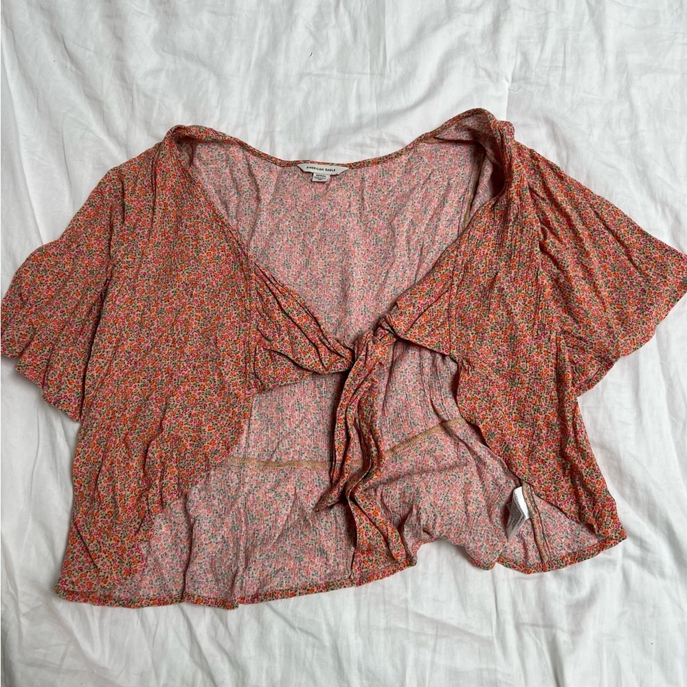 American Eagle floral tie shirt